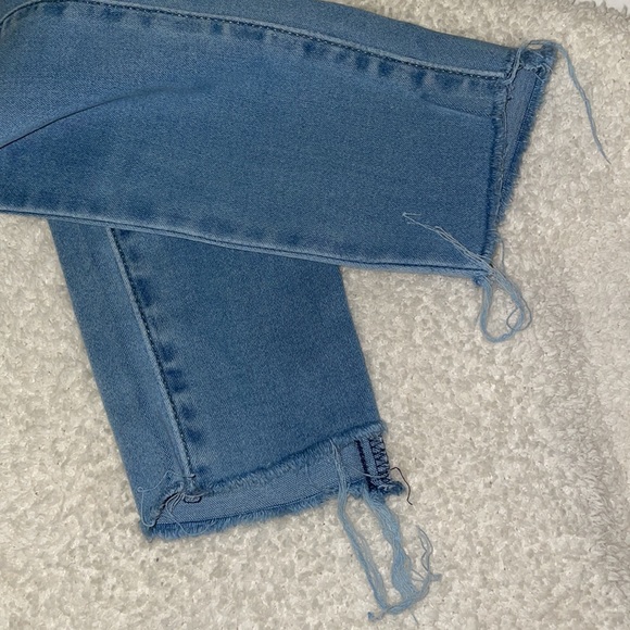 LEVIS 720 high rise super skinny cutoff jeans - Picture 5 of 5